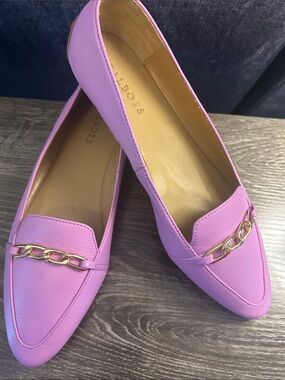 Talbots- Ladies Pink Pebbled Leather Chainlink Driving Moccasins. Size 9.5M